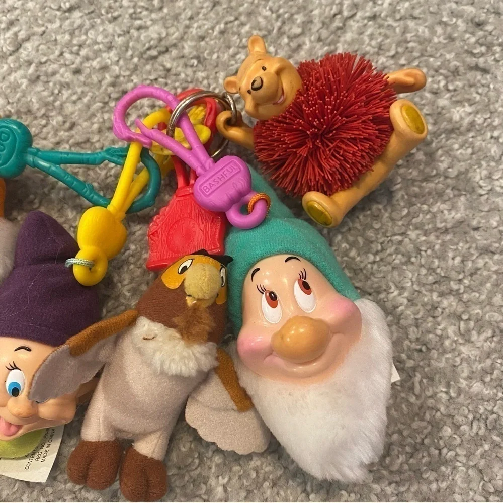 Vintage Snow White Seven Dwarfs Winnie the Pooh Owl 90s Keychain Bundle Lot
